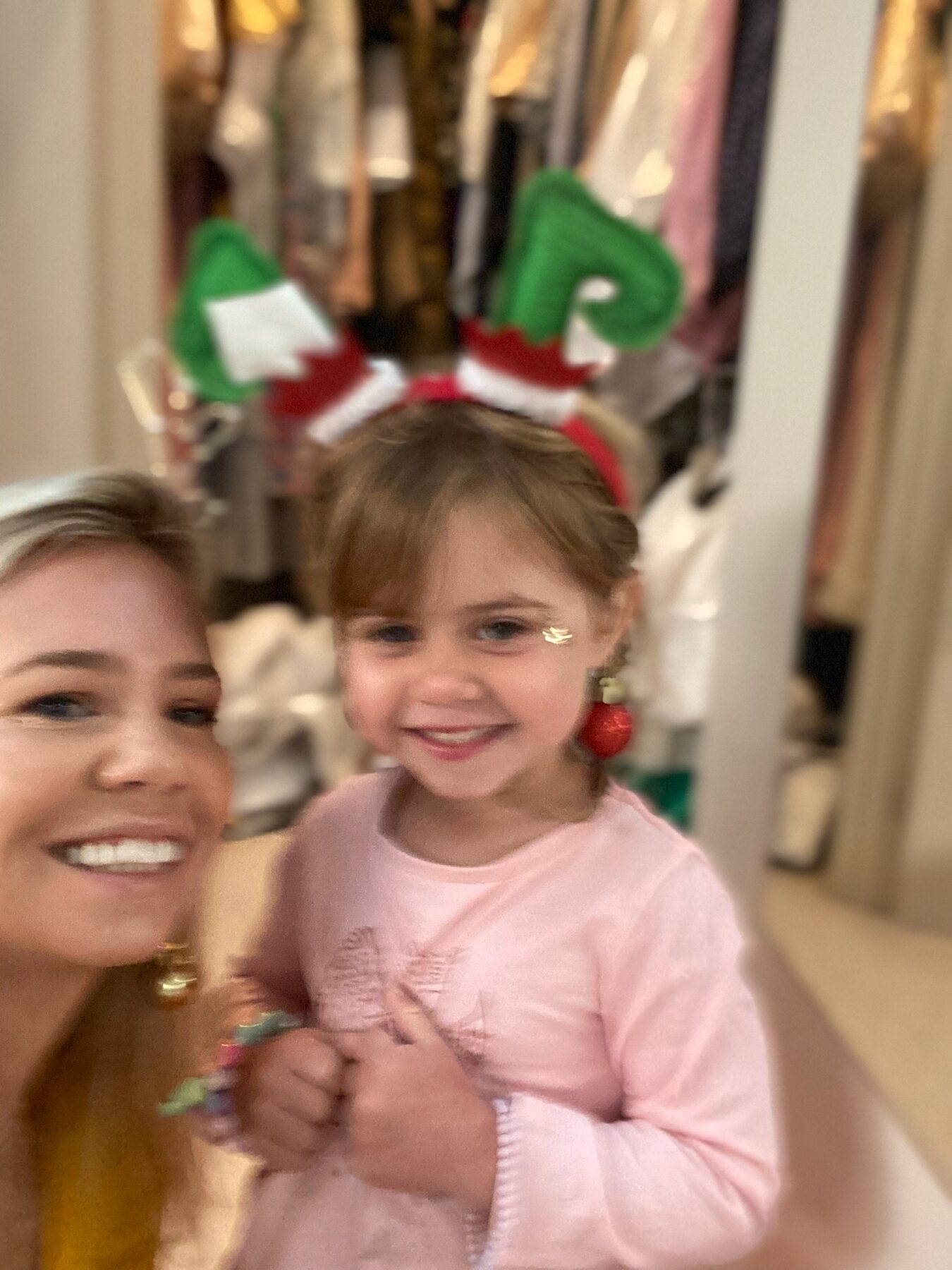 Flo smiling with her mum at Christmas